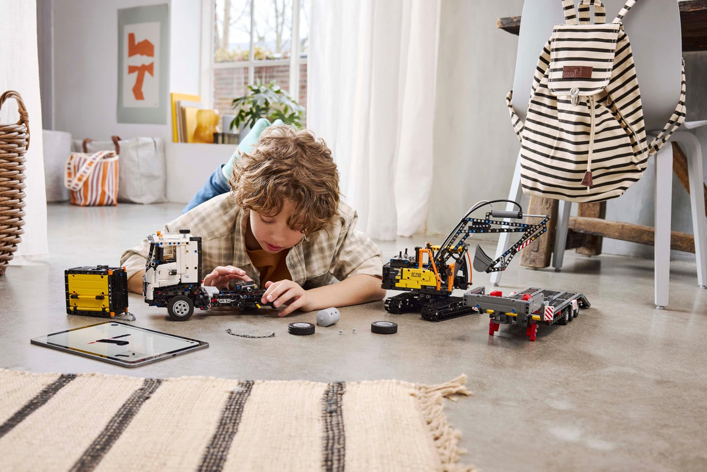 . LEGO Technic Camión FMX y Excavadora Eléctrica EC230 Volvo 42175, Vehículos de Juguete para Construir, Regalo para Niños +10 Años y Aficionados a la Construcción